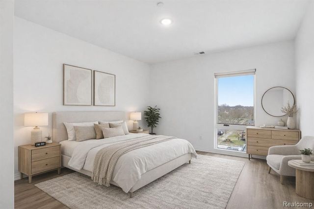 166 Oak St PH11, Wyandotte, MI 49192