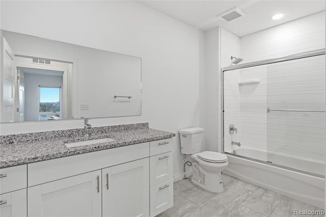 166 Oak St PH11, Wyandotte, MI 49192