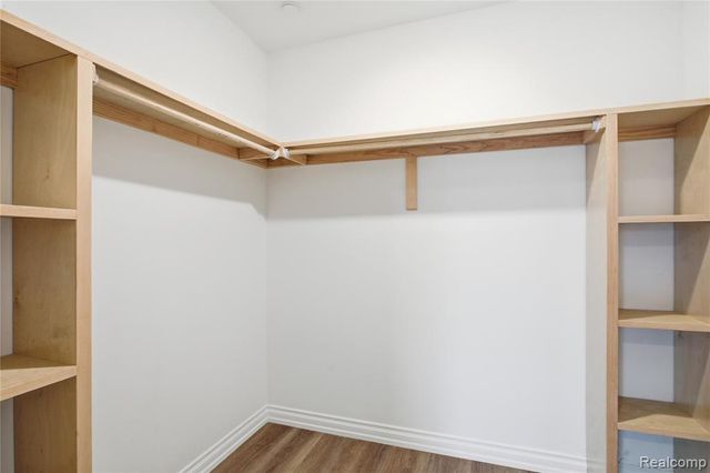 166 Oak St PH11, Wyandotte, MI 49192