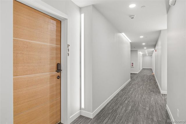 166 Oak St PH11, Wyandotte, MI 49192