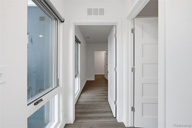 166 Oak St PH11, Wyandotte, MI 49192