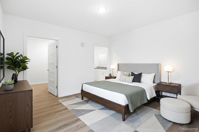 166 Oak St PH11, Wyandotte, MI 49192