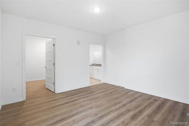 166 Oak St PH11, Wyandotte, MI 49192