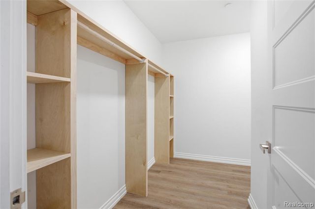 166 Oak St PH11, Wyandotte, MI 49192