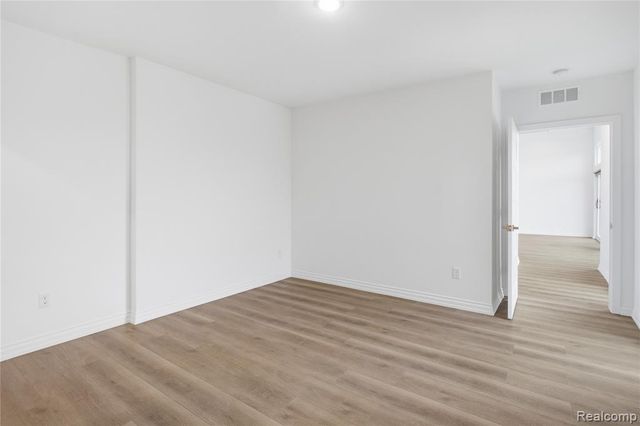 166 Oak St PH11, Wyandotte, MI 49192