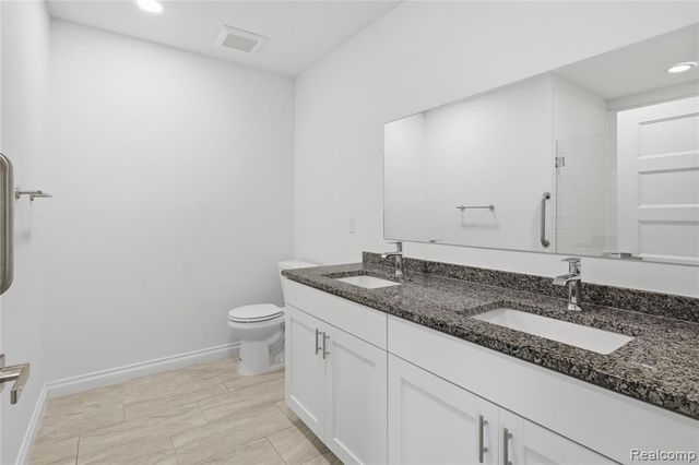 166 Oak St PH11, Wyandotte, MI 49192