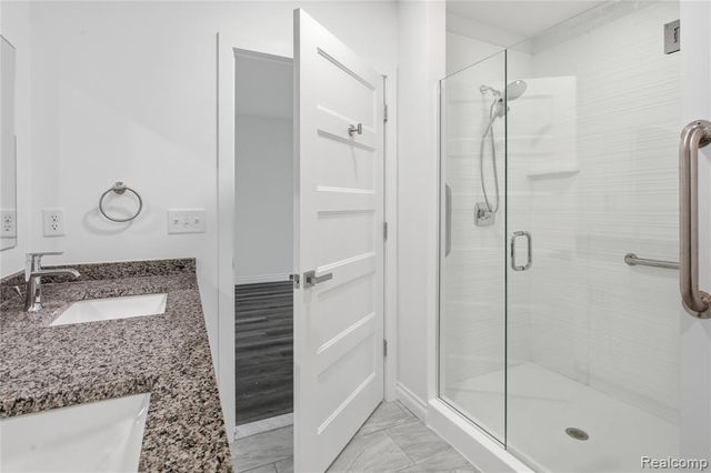 166 Oak St PH11, Wyandotte, MI 49192