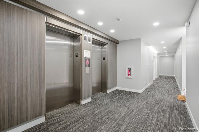 166 Oak St PH11, Wyandotte, MI 49192