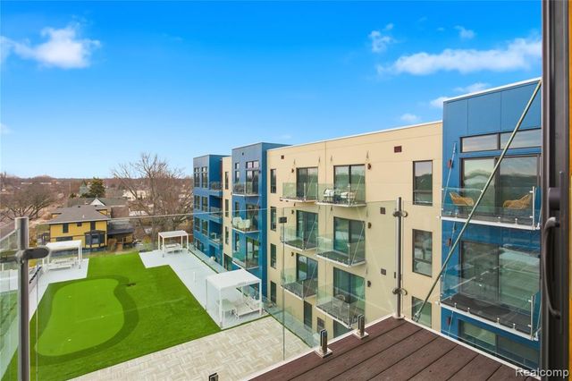 166 Oak St PH11, Wyandotte, MI 49192