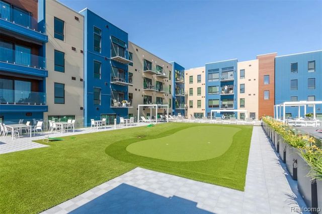 166 Oak St PH11, Wyandotte, MI 49192