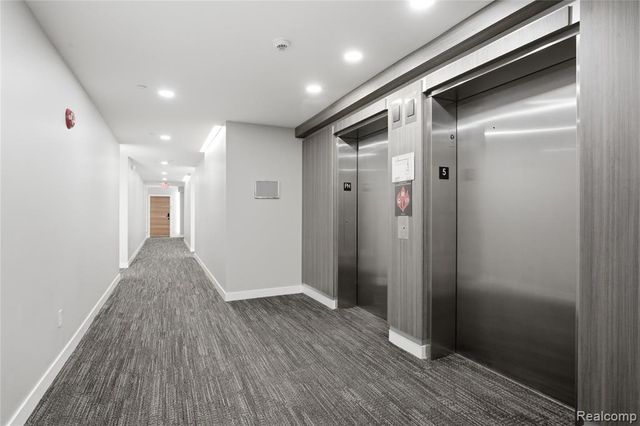 166 Oak St PH11, Wyandotte, MI 49192