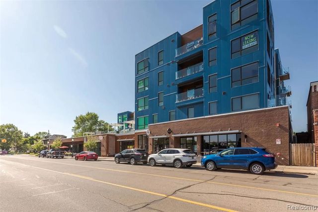 166 Oak St PH11, Wyandotte, MI 49192