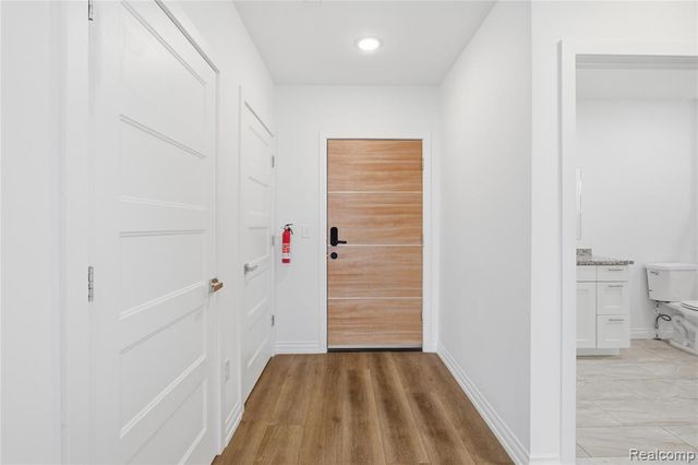 166 Oak St PH11, Wyandotte, MI 49192