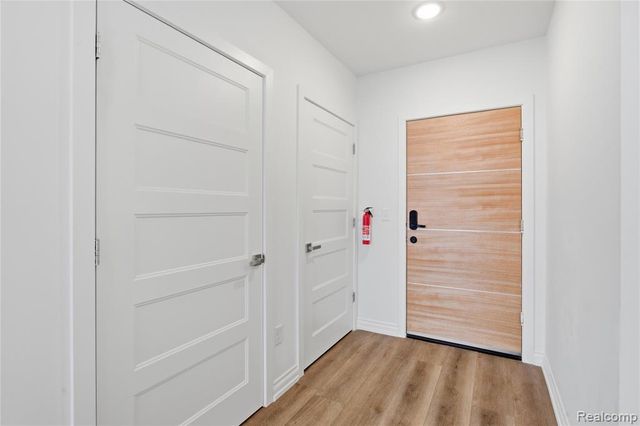 166 Oak St PH11, Wyandotte, MI 49192