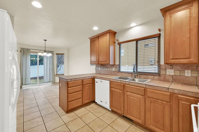 5717 W COMO LN, West Jordan, UT 84081