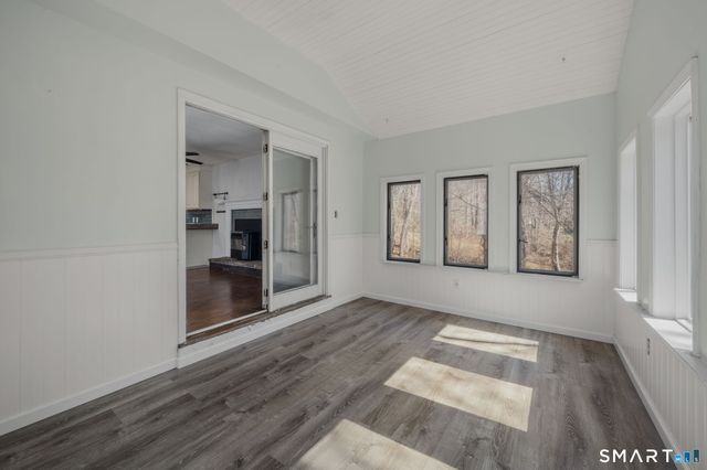 20 King James Drive, East Lyme, CT 06333