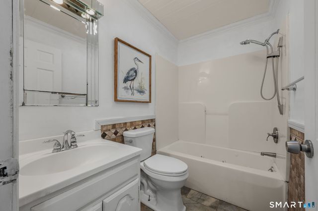 20 King James Drive, East Lyme, CT 06333