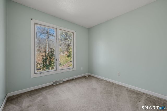 20 King James Drive, East Lyme, CT 06333