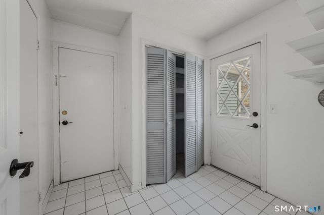 20 King James Drive, East Lyme, CT 06333