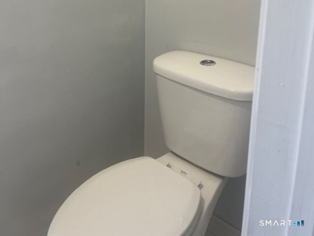 20 King James Drive, East Lyme, CT 06333