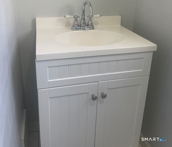 20 King James Drive, East Lyme, CT 06333