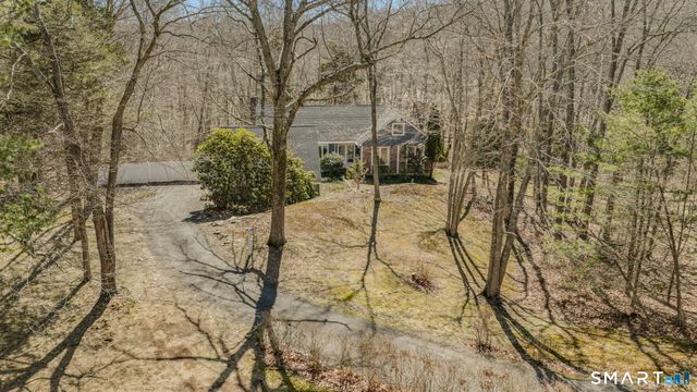 20 King James Drive, East Lyme, CT 06333