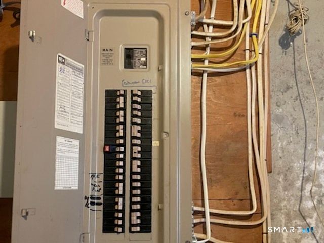 20 King James Drive, East Lyme, CT 06333