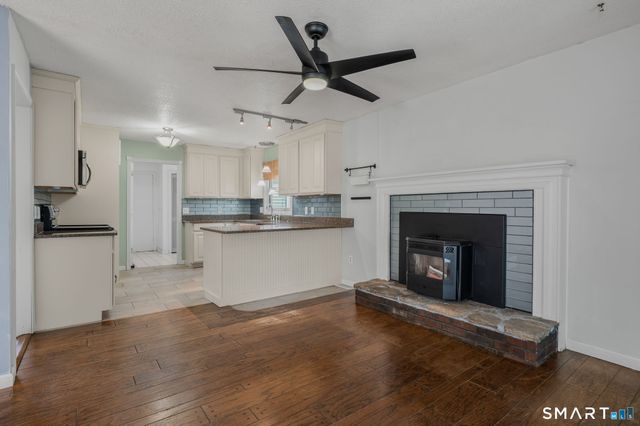 20 King James Drive, East Lyme, CT 06333