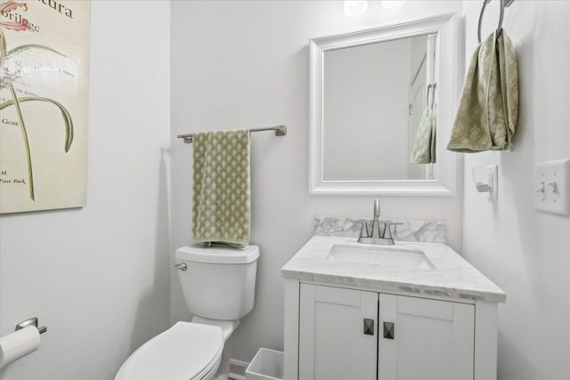 2518 Marie CIRCLE, Waukesha, WI 53189