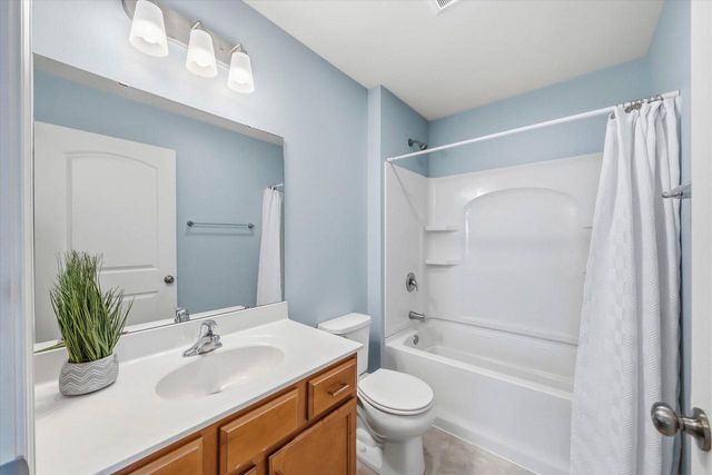 2518 Marie CIRCLE, Waukesha, WI 53189