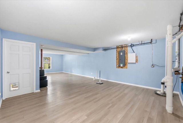 2518 Marie CIRCLE, Waukesha, WI 53189
