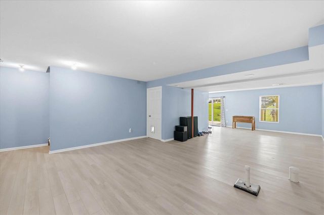 2518 Marie CIRCLE, Waukesha, WI 53189
