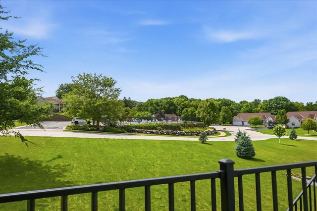 2518 Marie CIRCLE, Waukesha, WI 53189