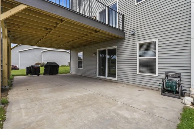 2518 Marie CIRCLE, Waukesha, WI 53189