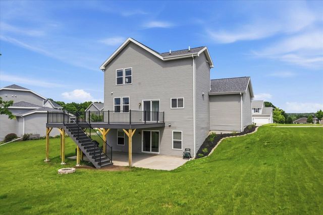 2518 Marie CIRCLE, Waukesha, WI 53189