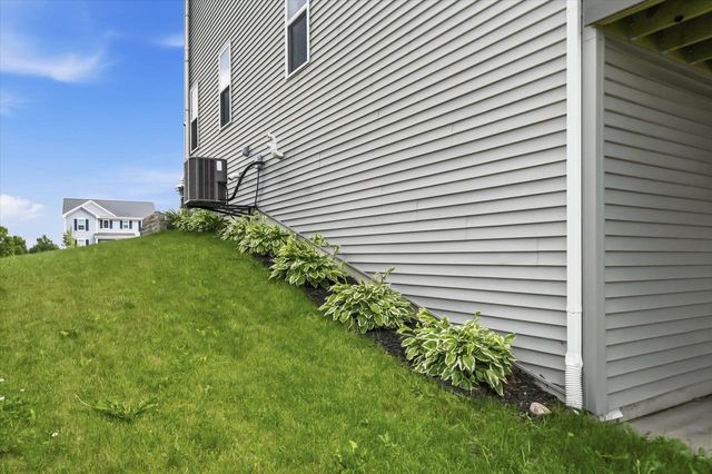 2518 Marie CIRCLE, Waukesha, WI 53189