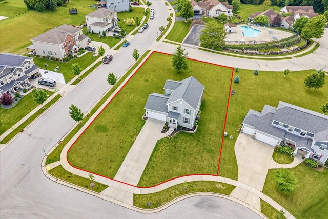 2518 Marie CIRCLE, Waukesha, WI 53189
