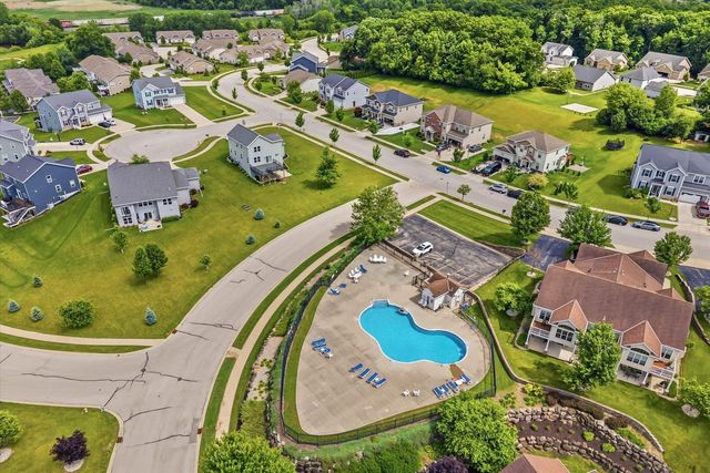 2518 Marie CIRCLE, Waukesha, WI 53189