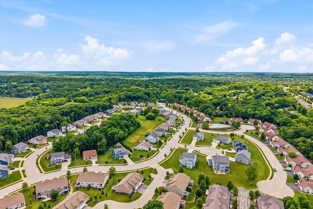 2518 Marie CIRCLE, Waukesha, WI 53189