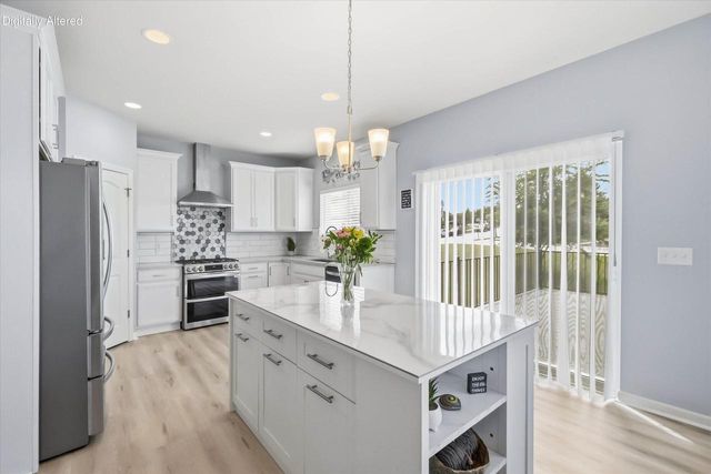 2518 Marie CIRCLE, Waukesha, WI 53189