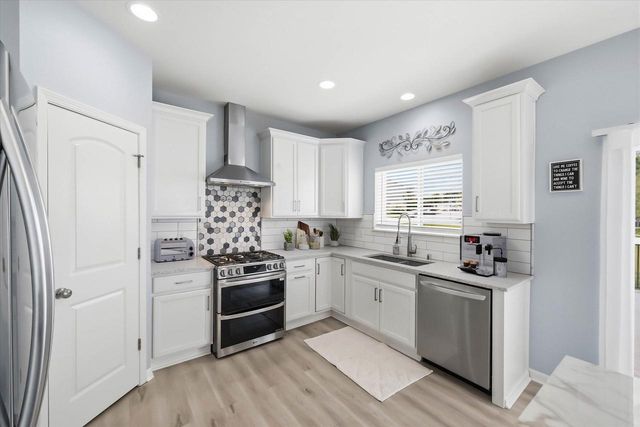 2518 Marie CIRCLE, Waukesha, WI 53189