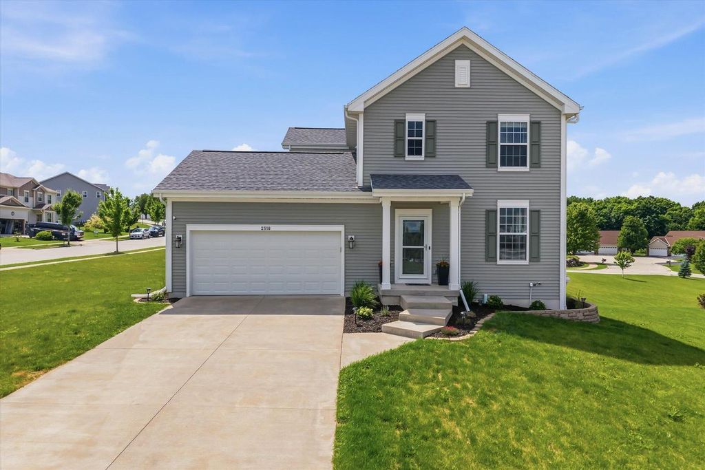 2518 Marie CIRCLE, Waukesha, WI 53189