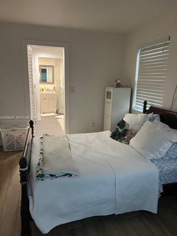 5910 SW 62nd Ter A, South Miami, FL 33143