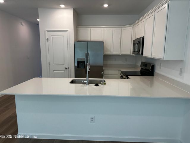 611 HOLLY LAKES Drive, Orange Park, FL 32073