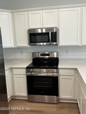 611 HOLLY LAKES Drive, Orange Park, FL 32073