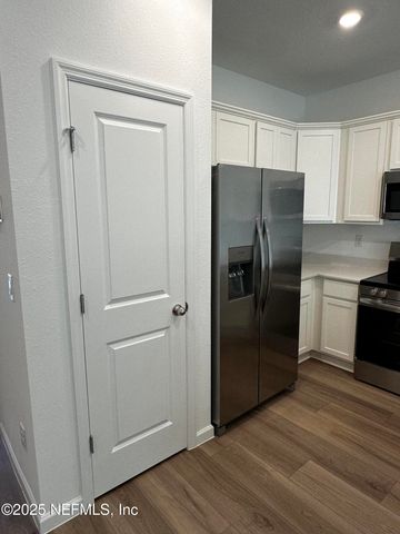 611 HOLLY LAKES Drive, Orange Park, FL 32073