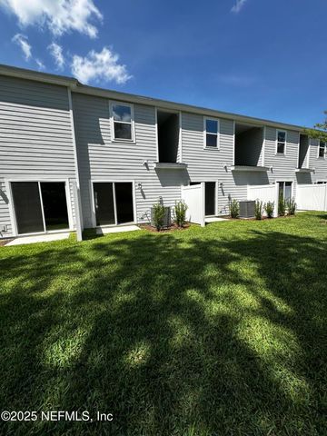 611 HOLLY LAKES Drive, Orange Park, FL 32073