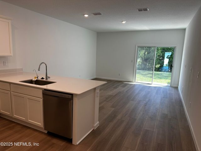 611 HOLLY LAKES Drive, Orange Park, FL 32073