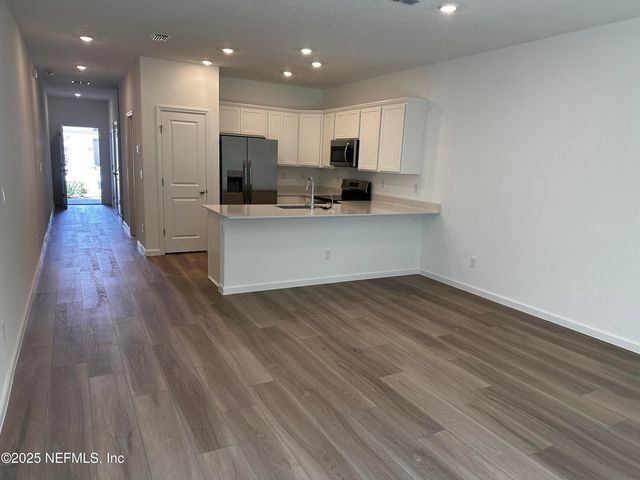 611 HOLLY LAKES Drive, Orange Park, FL 32073
