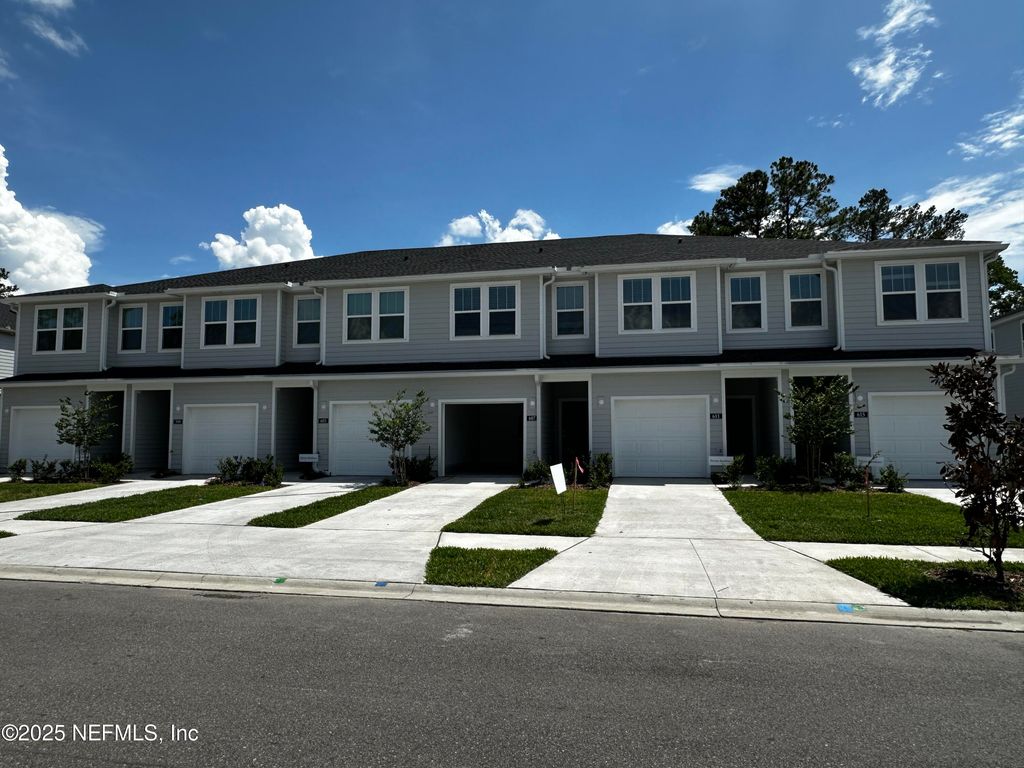 611 HOLLY LAKES Drive, Orange Park, FL 32073